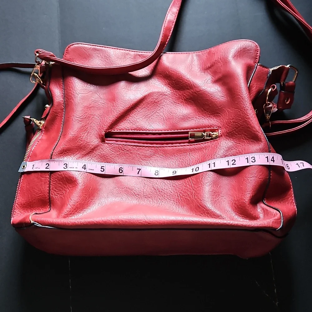 Red Faux Leather Golden Metal Accent Multi Pocket Zipper Purse Adustable Strap - Picture 10 of 11